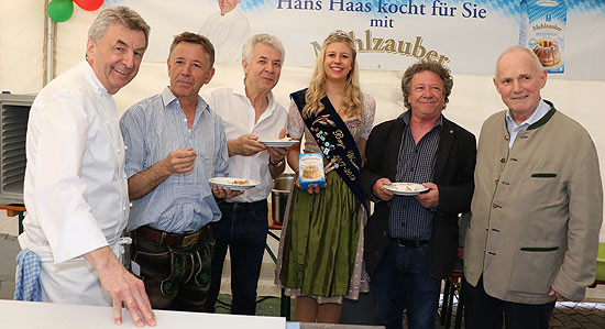 Spargel gabs auch am Stand der Schellermühle - Sternekoch Hans Haas vom Tantris präsentierte kleine Spargelgerichte (©Foto:Martin Schmitz)